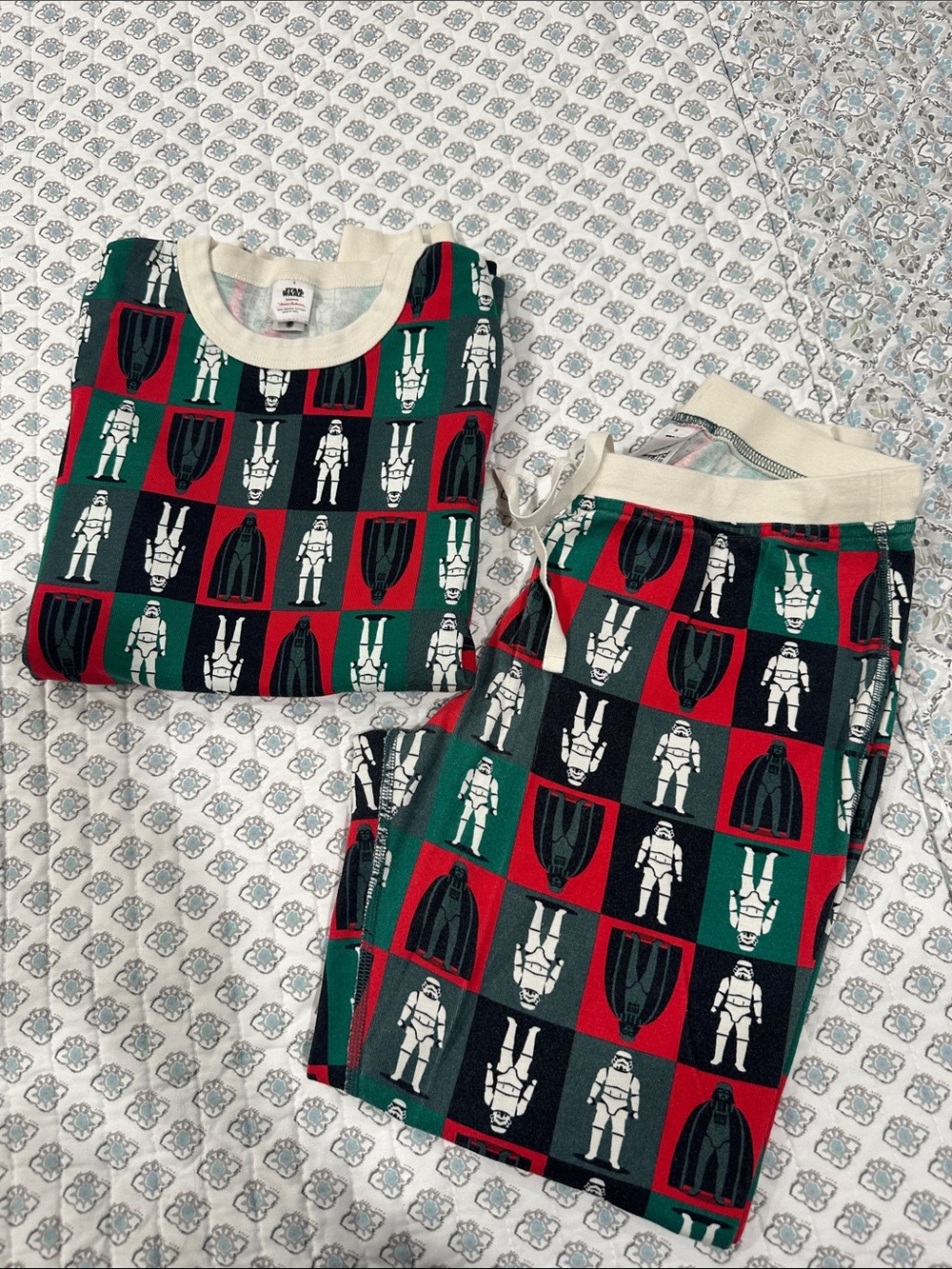Star Wars Crewneck Sweater in Green, Red & Black with Character Grid
